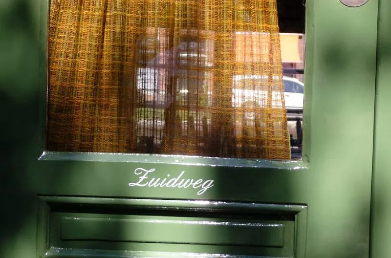 groen geschilderde deur